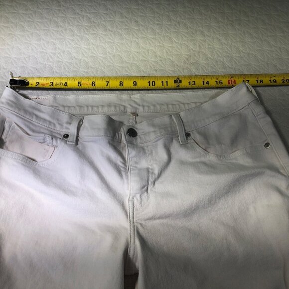 LEVI'S Classic White Capri Jeans Women's Size 32 - Picture 3 of 6